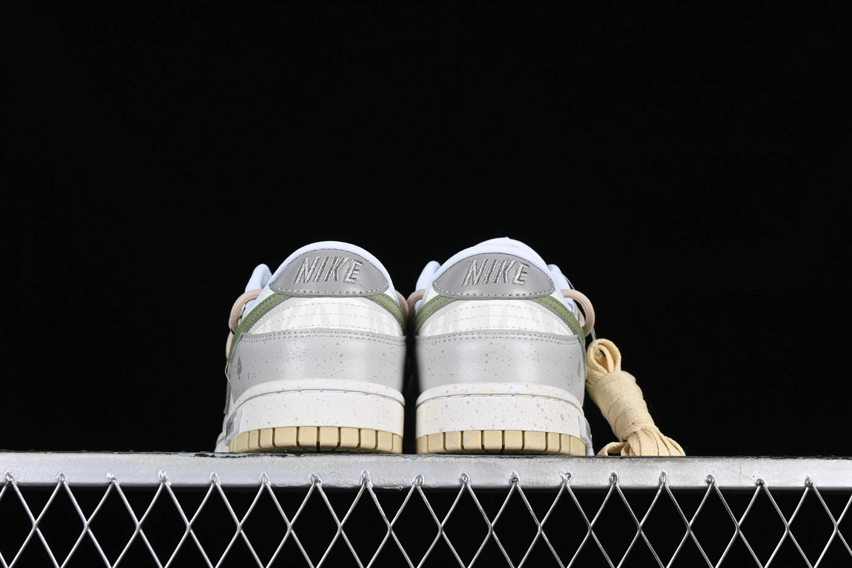 All Categories Nk SB Dunk Series Nk SB Dunk Low Low-top sneakers Nk Dunk Low Panda Prank-Tide SB strappy low-top casual sneakers DV0833-100